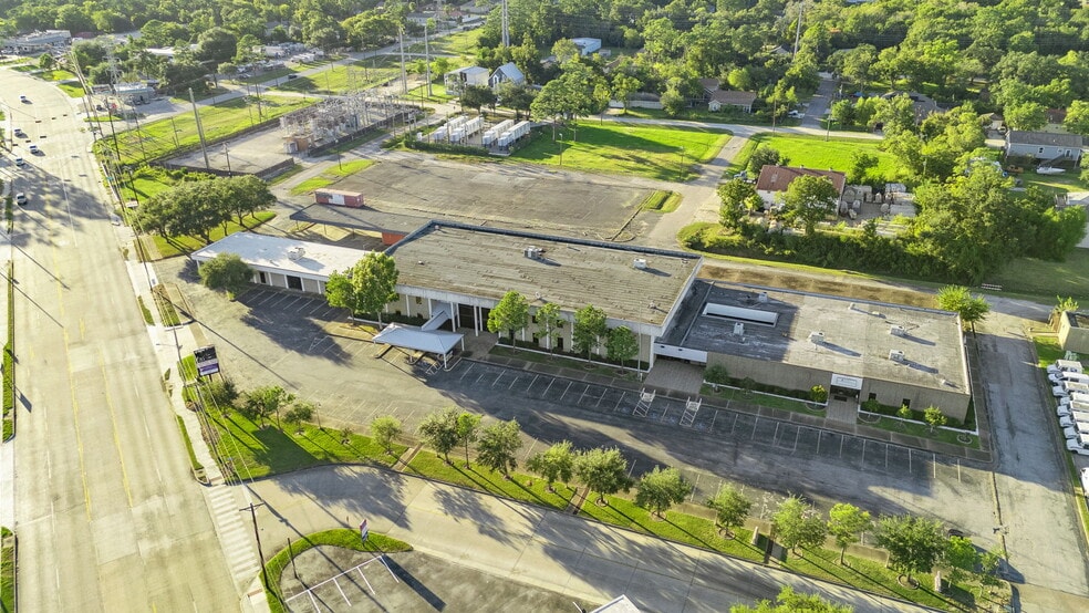 2401 Termini St, Dickinson, TX for sale - Building Photo - Image 2 of 14