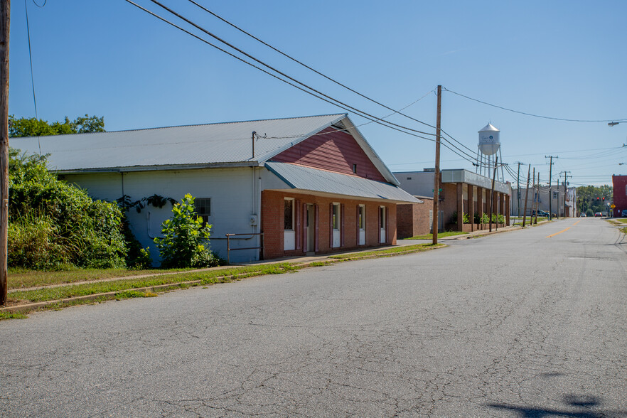 300 Brunswick Ave, Emporia, VA for sale - Building Photo - Image 3 of 52