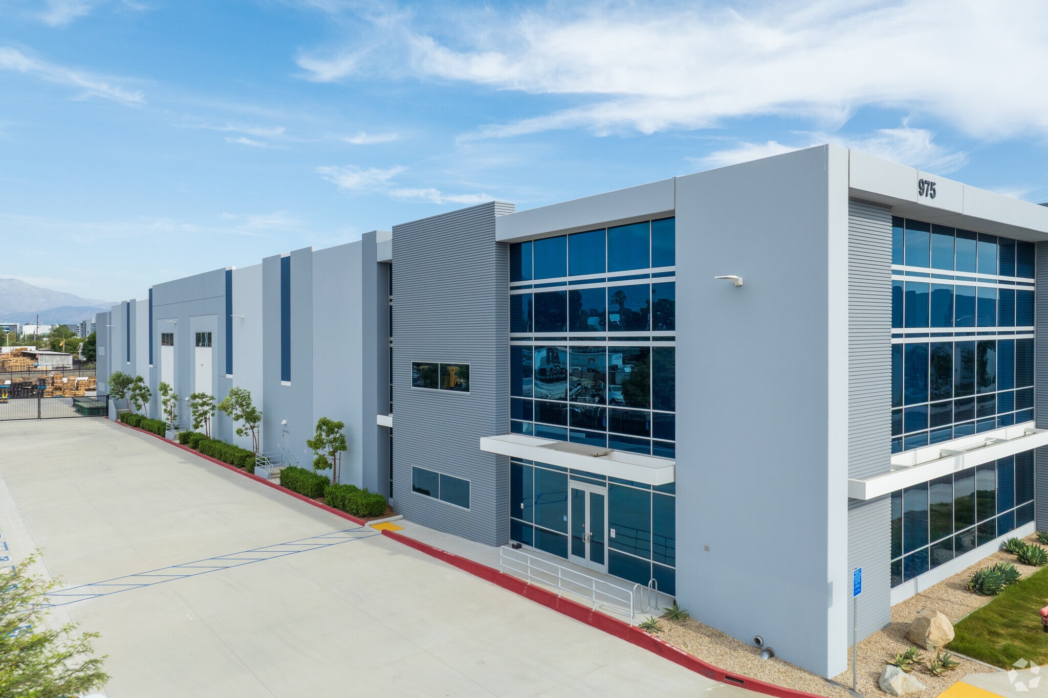 975 S Washington Ave, San Bernardino, CA for lease Building Photo- Image 1 of 7