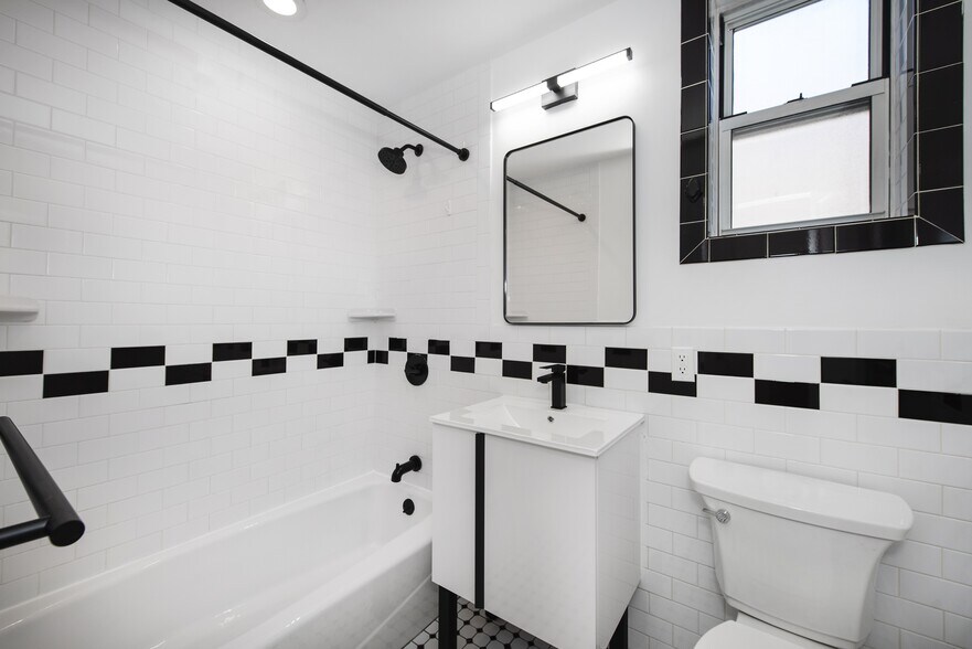 60 Diamond St, Brooklyn, NY à vendre - Photo intérieure - Image 3 de 9