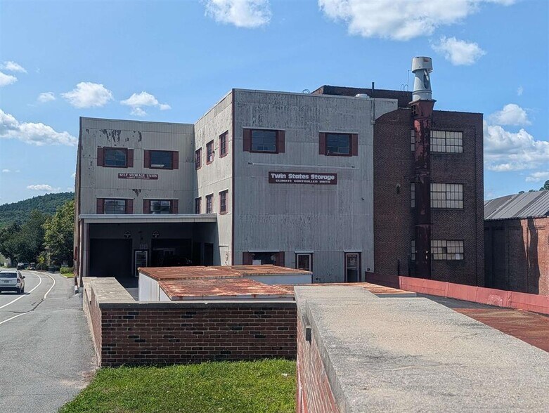 91 Main St, Claremont, NH à vendre - Photo du bâtiment - Image 2 de 38