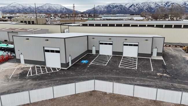 Plus de détails pour 1785 S Bluffridge Dr, Syracuse, UT - Industriel à louer