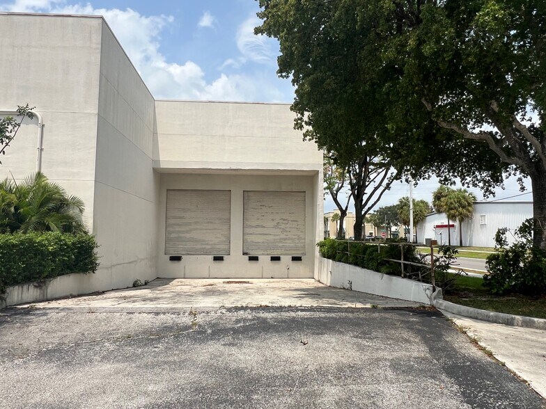 3020 High Ridge Rd, Boynton Beach, FL à louer - Photo du bâtiment - Image 3 de 4