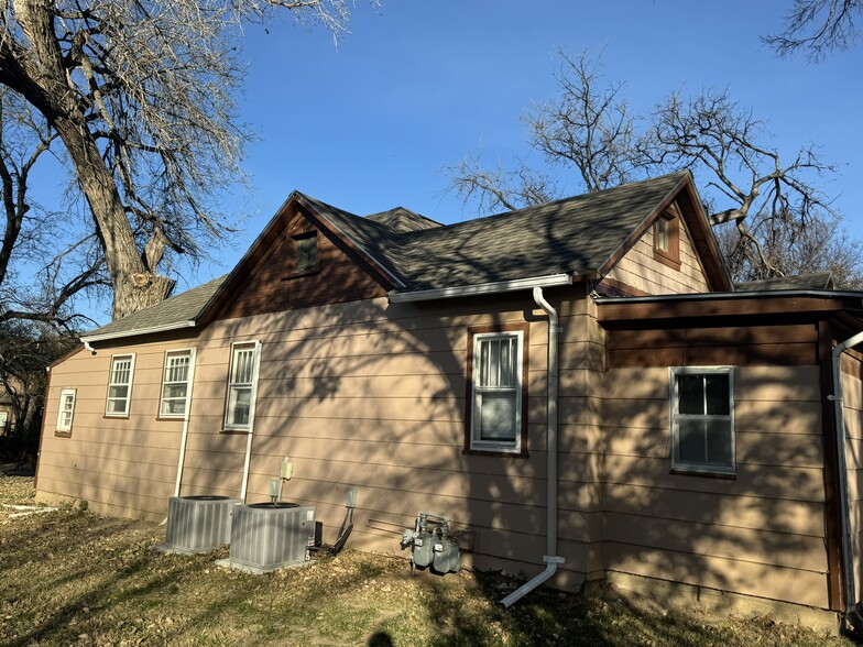 115 E 9th, Concordia, KS à vendre - Photo du bâtiment - Image 3 de 24