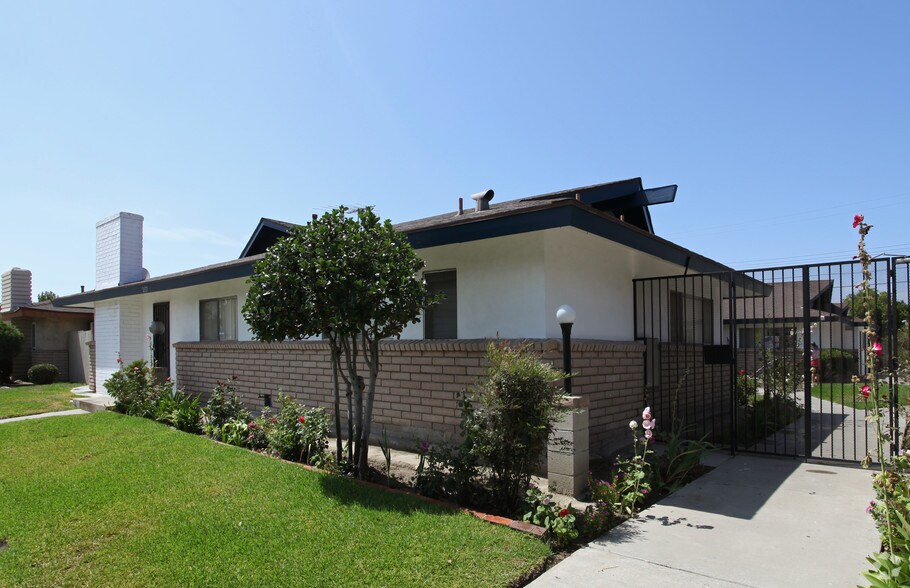 2127 E Almont Ave, Anaheim, CA à vendre - Photo du bâtiment - Image 3 de 9
