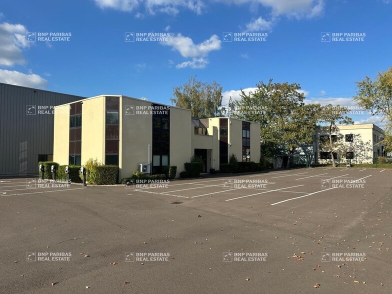 Industrial in Lisses for lease - Building Photo - Image 3 of 11