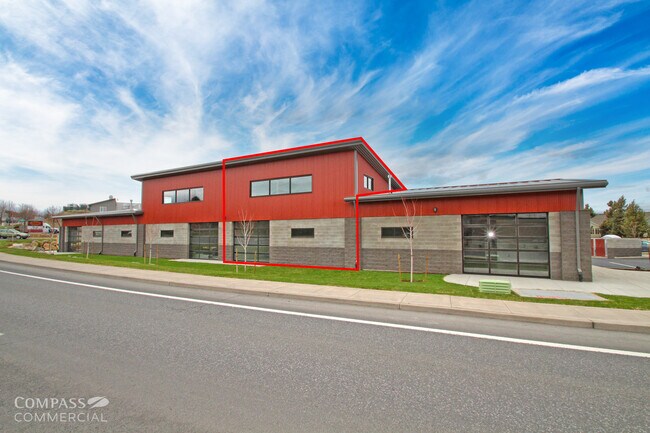 Plus de détails pour 63052 Layton Ave, Bend, OR - Industriel à louer