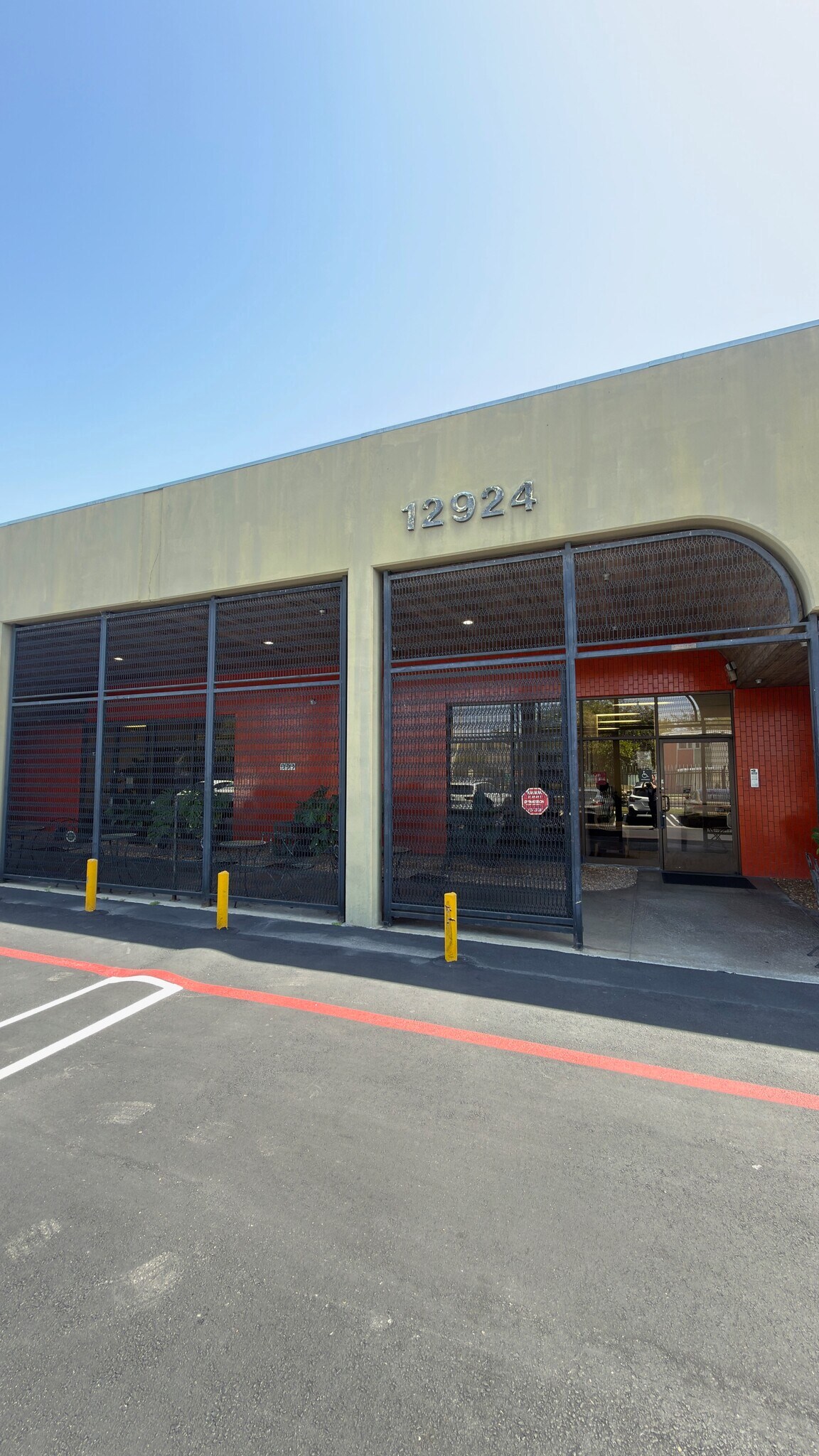 12882 Pierce St, Pacoima, CA à louer Photo du bâtiment- Image 1 de 8