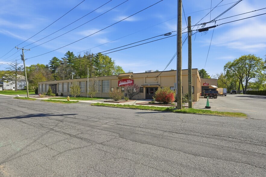 38 Haywood St, Greenfield, MA à vendre - Photo du bâtiment - Image 3 de 11