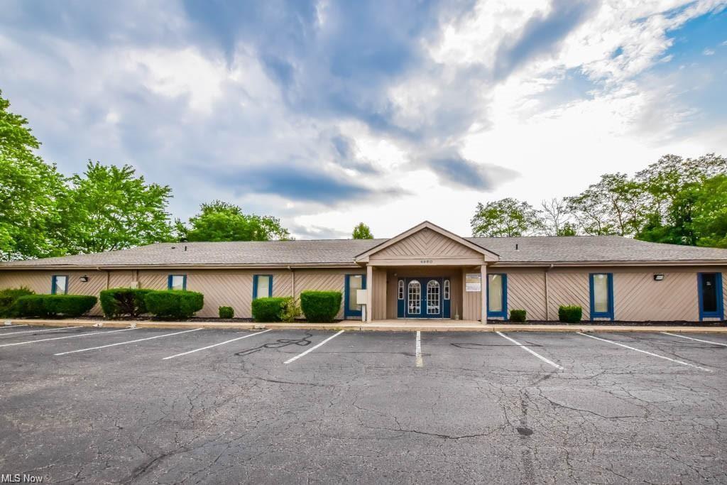 4960 Higbee Ave NW, Canton, OH for lease Primary Photo- Image 1 of 5