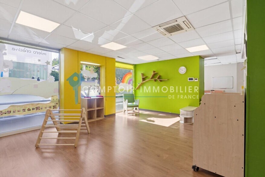 Local d'activités dans Grenoble à vendre - Photo du bâtiment - Image 2 de 18