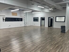 101 Ellis St, Staten Island, NY for lease Interior Photo- Image 2 of 3