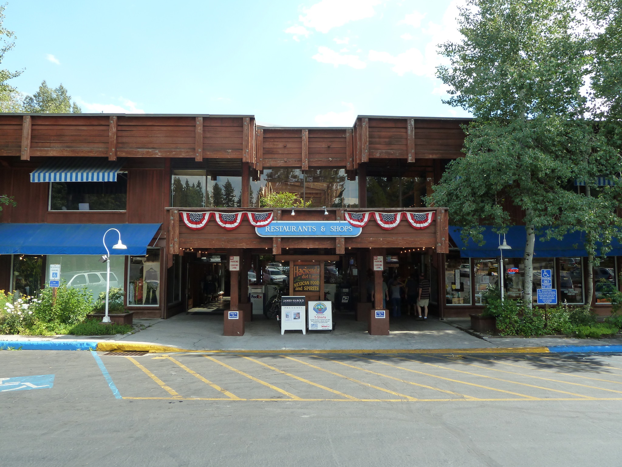 760 N Lake Blvd, Tahoe City, CA for lease Primary Photo- Image 1 of 11