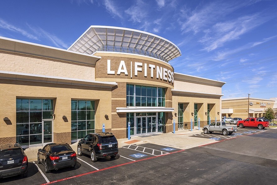 5500 E Greenville Ave, Dallas, TX à louer - Photo du bâtiment - Image 2 de 11