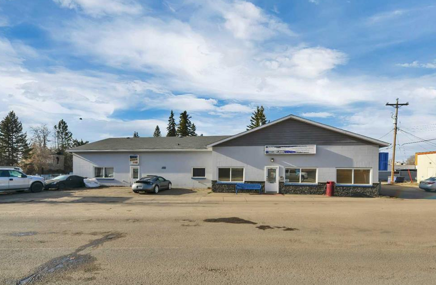 5016 50 Av, Sylvan Lake, AB for sale - Primary Photo - Image 1 of 5