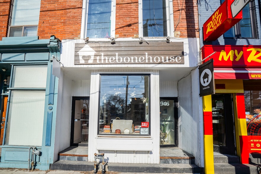 946 Queen St E, Toronto, ON for sale - Building Photo - Image 1 of 1