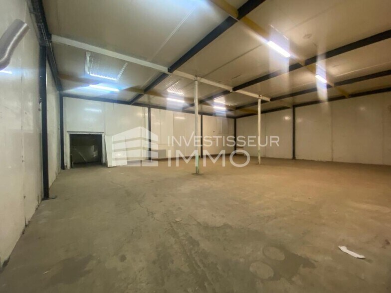 Flex in Meaux for lease - Interior Photo - Image 2 of 6