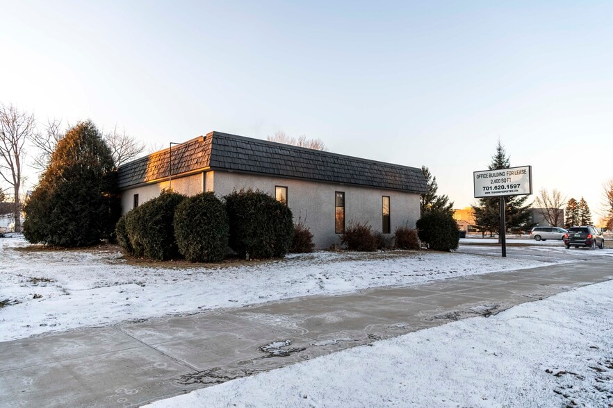 1119 N 42nd St, Grand Forks, ND for sale - Building Photo - Image 2 of 62