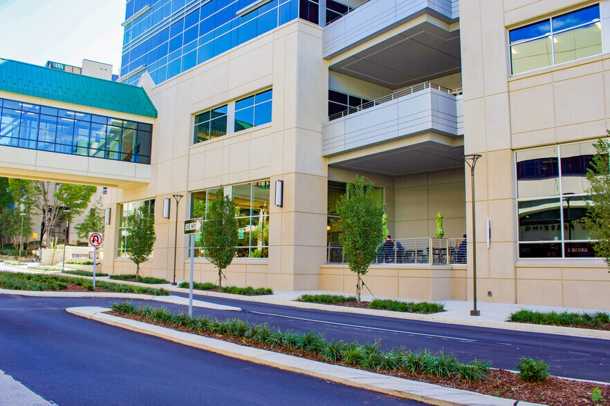 205 Saint Clair Ave SW, Huntsville, AL à louer - Photo du bâtiment - Image 3 de 19