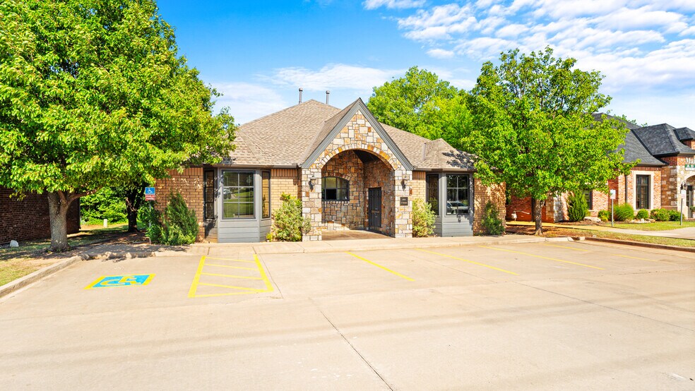 14000 N Western Ave, Edmond, OK à vendre - Photo du bâtiment - Image 1 de 40