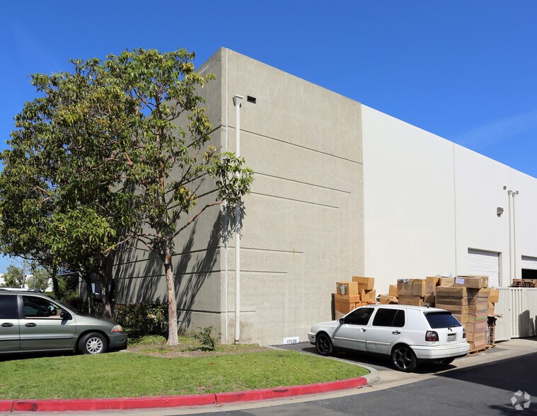 17526 Von Karman Ave, Irvine, CA à louer - Photo du bâtiment - Image 2 de 5