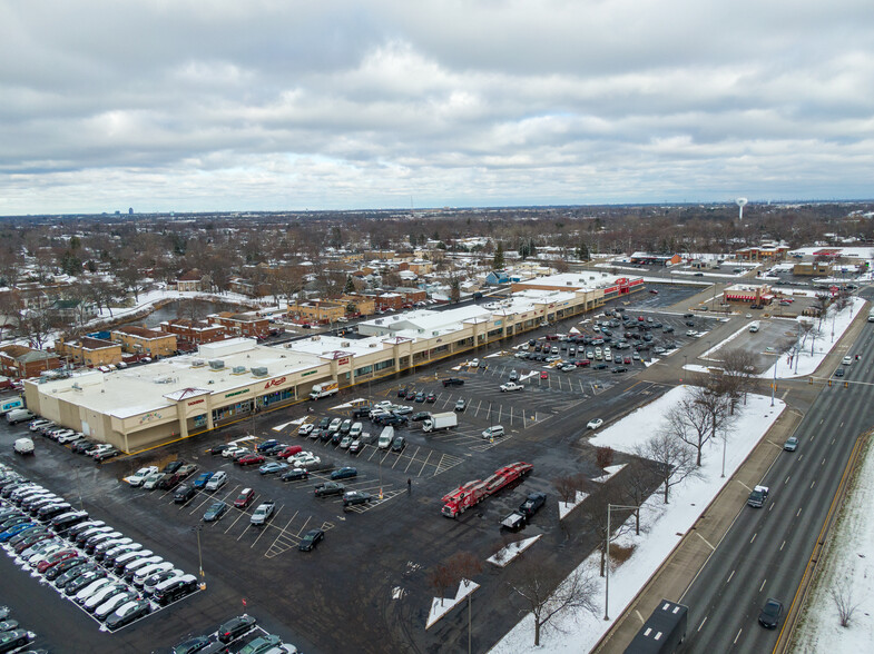 500-558 E North Ave, Glendale Heights, IL à louer - Photo du bâtiment - Image 2 de 13