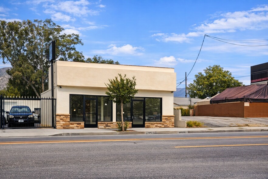 7947 Foothill Blvd, Sunland, CA à louer - Photo du bâtiment - Image 2 de 19