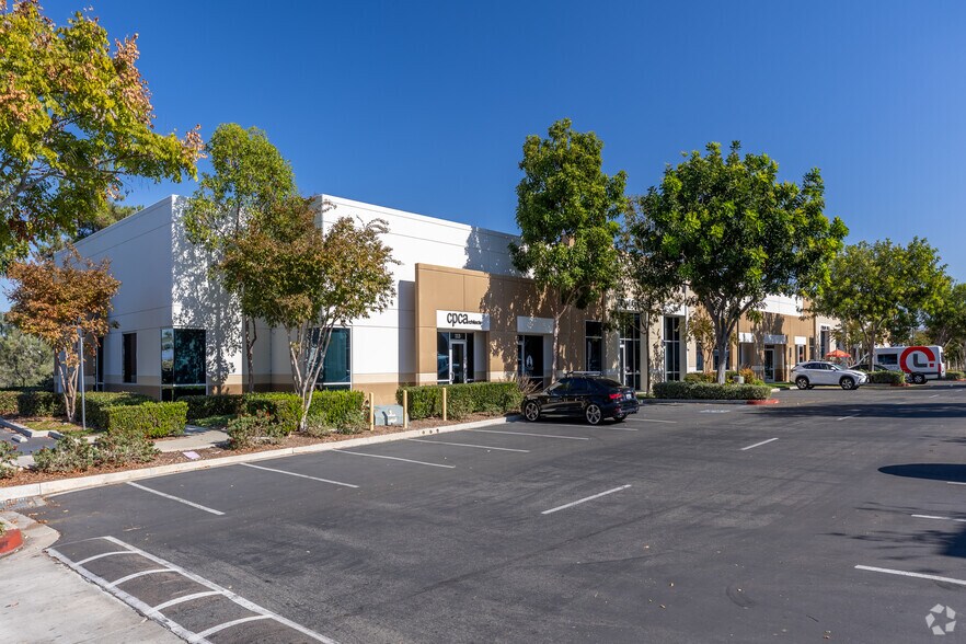 3132 Tiger Run Ct, Carlsbad, CA à louer - Photo du bâtiment - Image 2 de 4