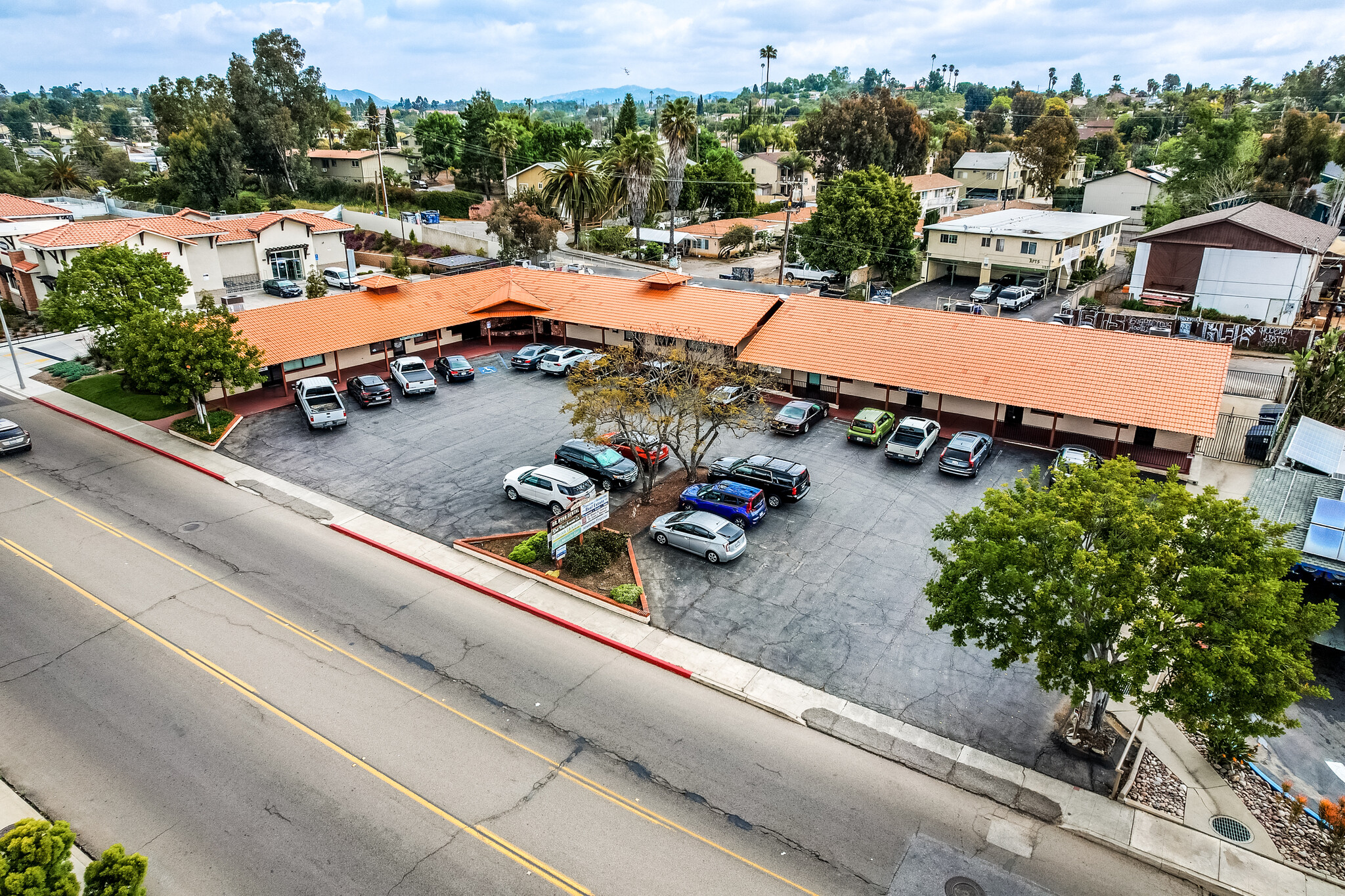 1102-1120 S Main Ave, Fallbrook, CA à vendre Photo du bâtiment- Image 1 de 1