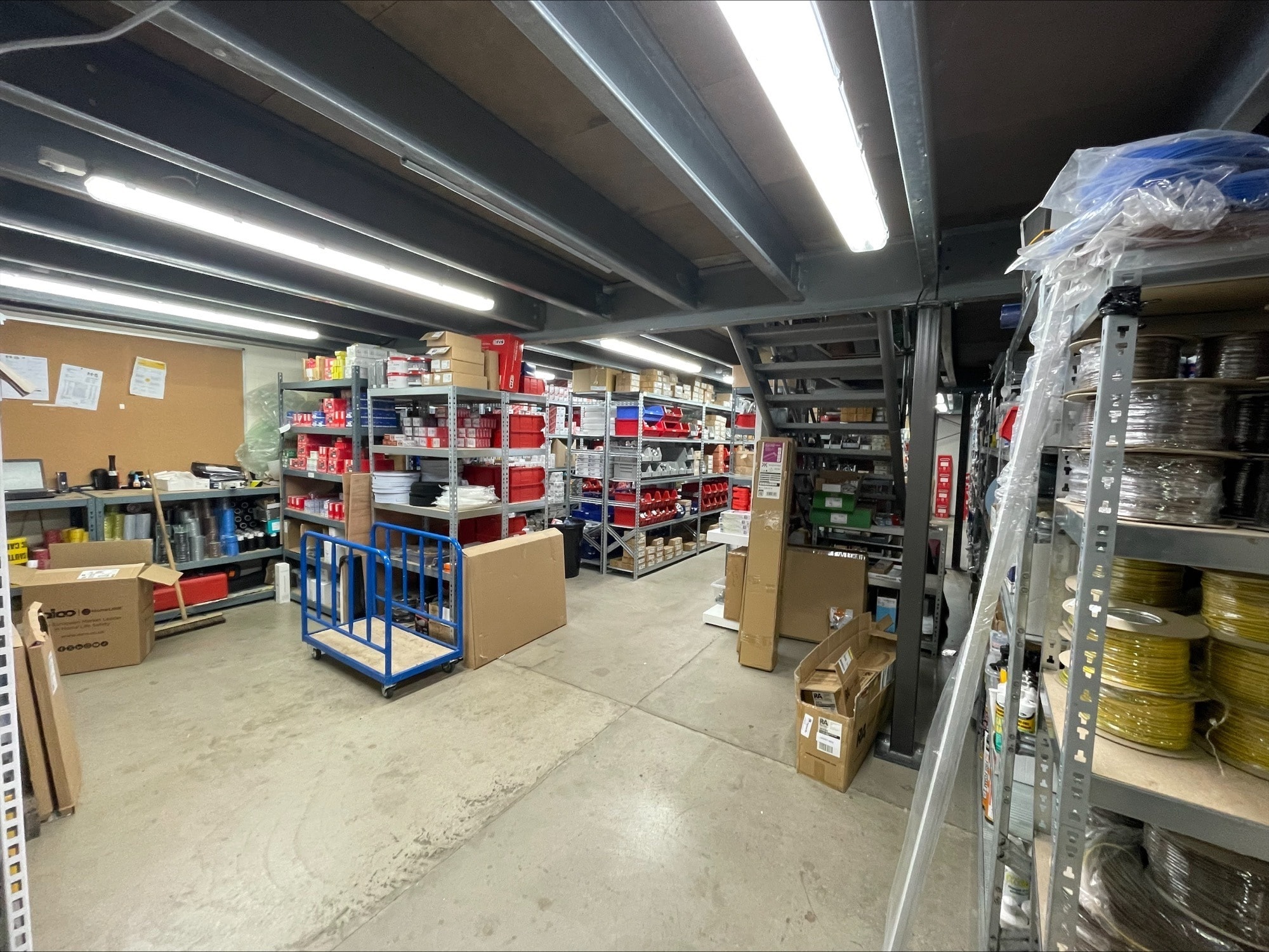 King William St, Salford for lease Interior Photo- Image 1 of 7