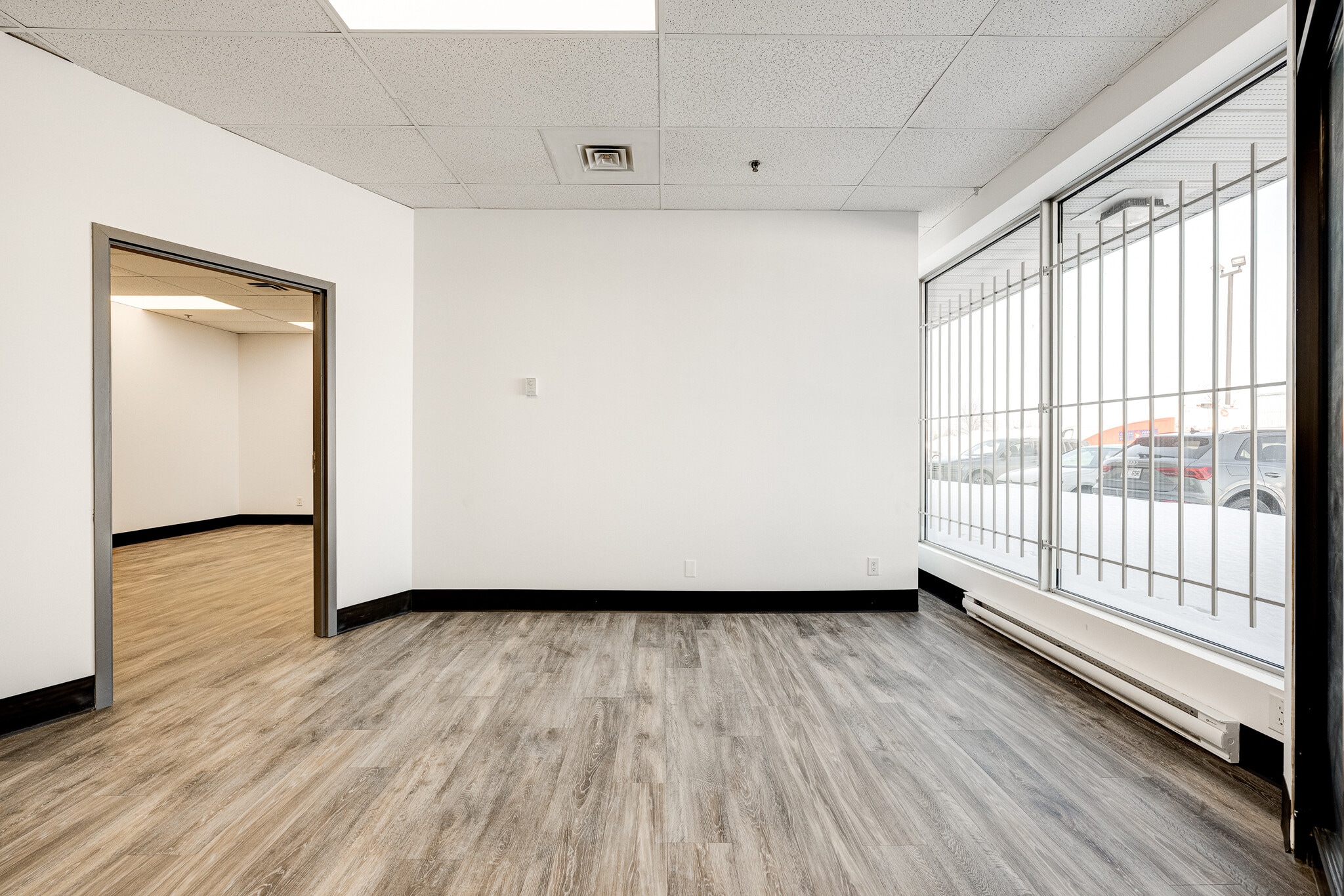 3339-3403 St Griffith, Saint-Laurent, QC for lease Interior Photo- Image 1 of 8