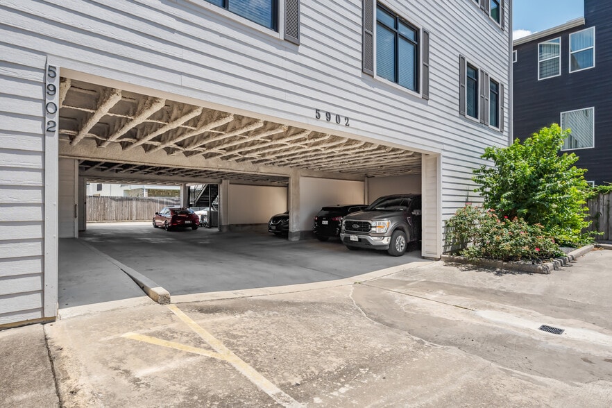 5902 Winsome Ln, Houston, TX à vendre - Photo du bâtiment - Image 3 de 33