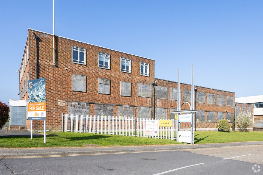 Cleeve Rd, Leatherhead à vendre - Photo du bâtiment - Image 2 de 3