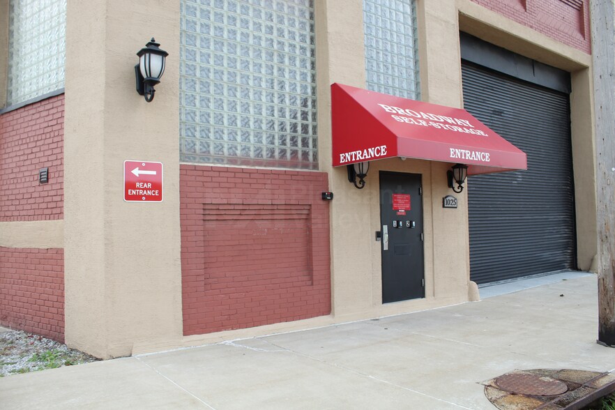 1025 S Broadway St, Akron, OH à louer - Photo du bâtiment - Image 2 de 7