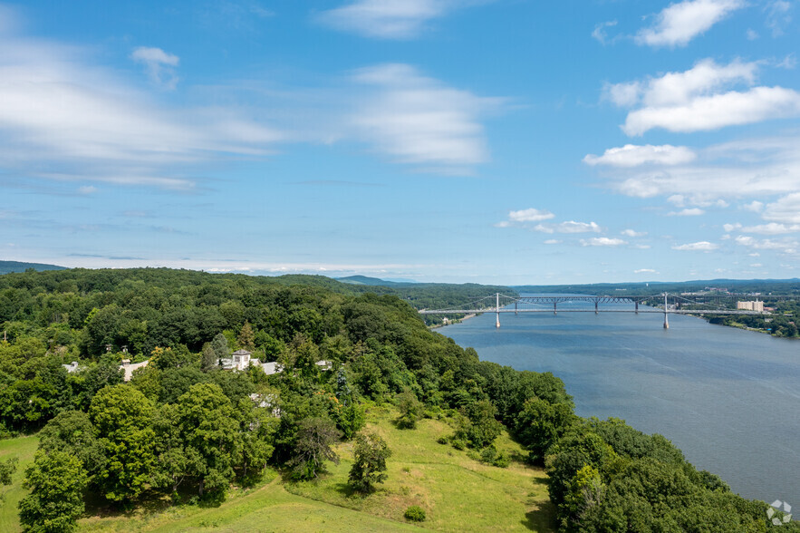 200 Blue Point Rd, Highland, NY for sale - Primary Photo - Image 1 of 28