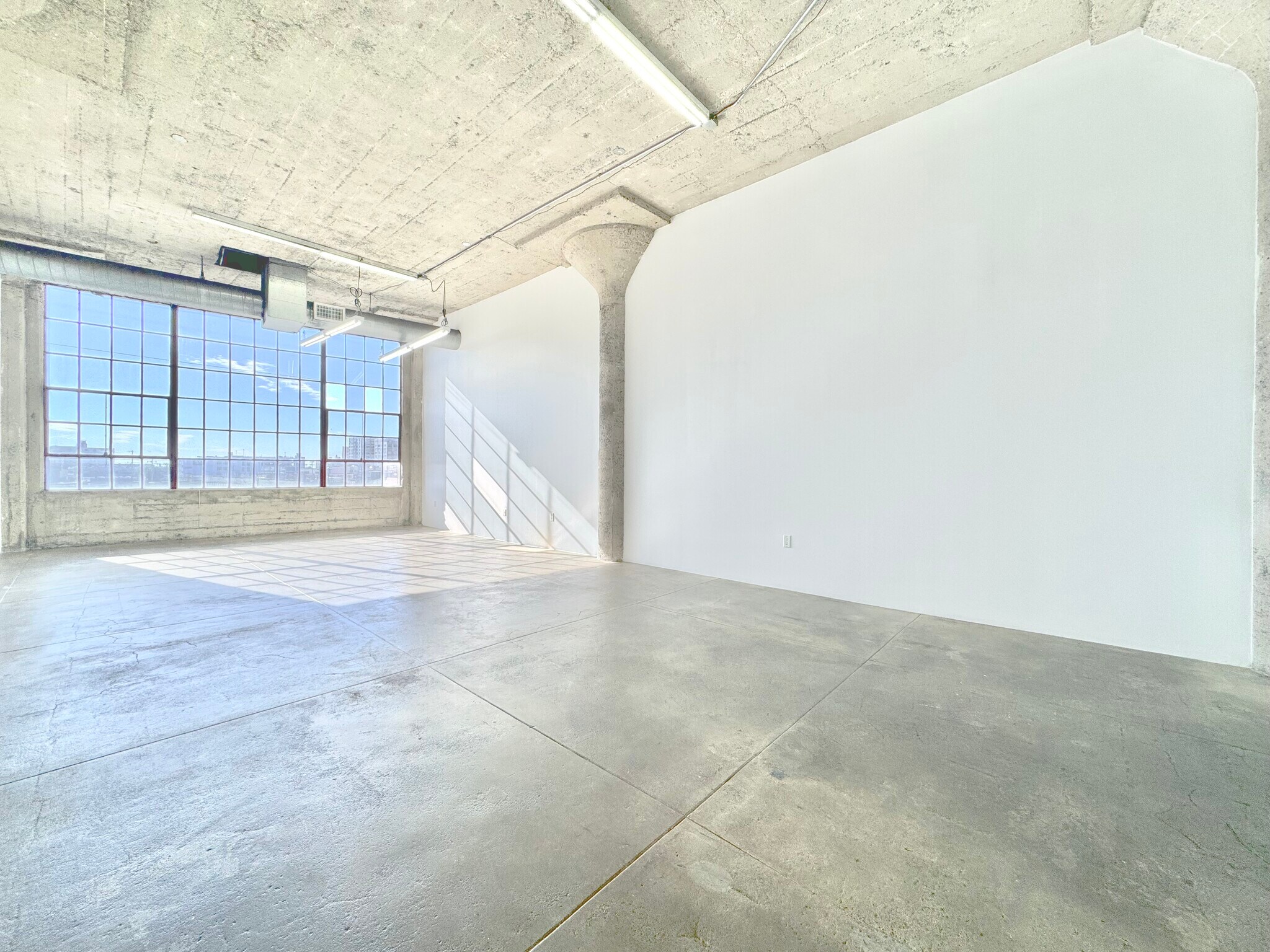 623 E 9th St, Los Angeles, CA à louer Photo intérieure- Image 1 de 21