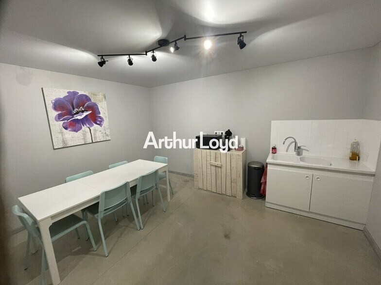 Office in Cormontreuil for lease - Interior Photo - Image 2 of 7