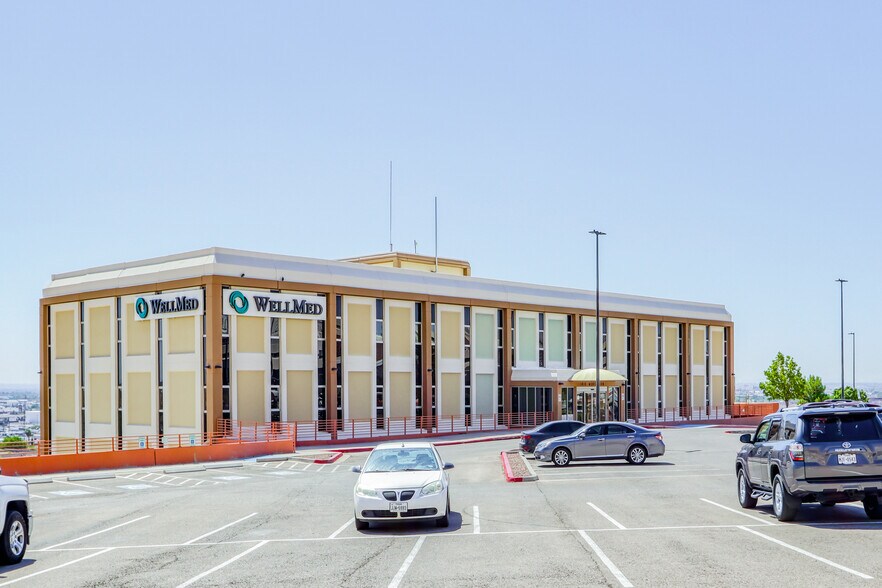 1810 Murchison Dr, El Paso, TX à louer - Photo du bâtiment - Image 2 de 14