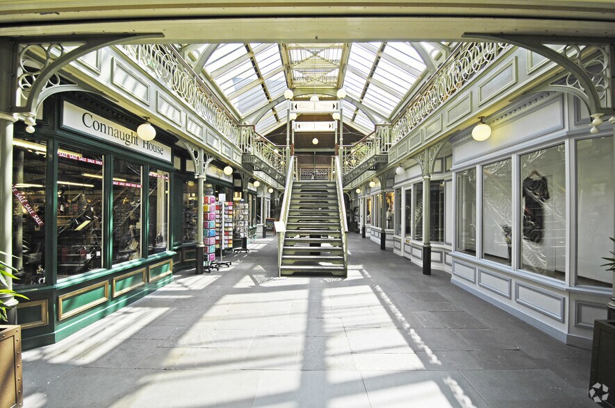 Market Pl, Newark à louer - Photo du bâtiment - Image 2 de 10