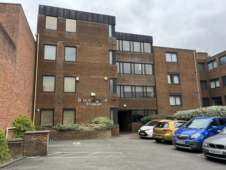 Buckingham St, Aylesbury à louer - Photo du bâtiment - Image 1 de 17