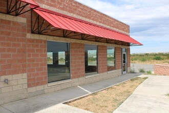 3201 Commercial Cir, New Braunfels, TX for lease Building Photo- Image 2 of 14