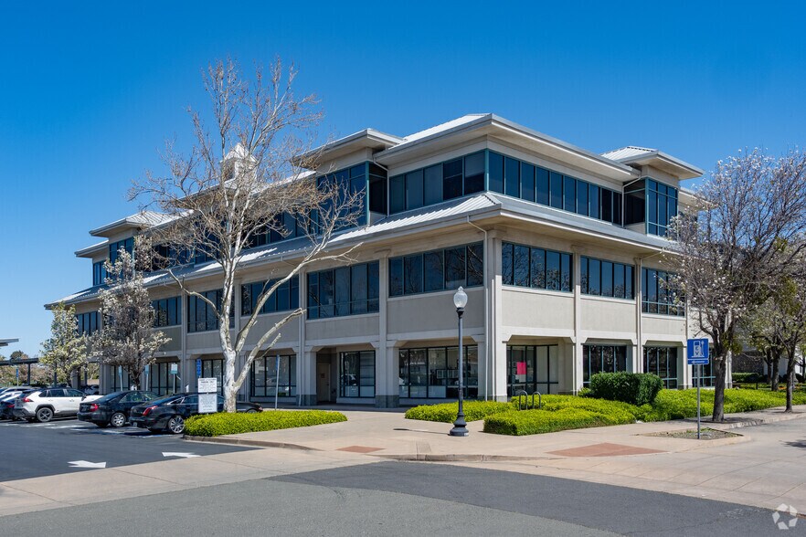 1 Harbor Ctr, Suisun City, CA à louer - Photo du bâtiment - Image 2 de 8