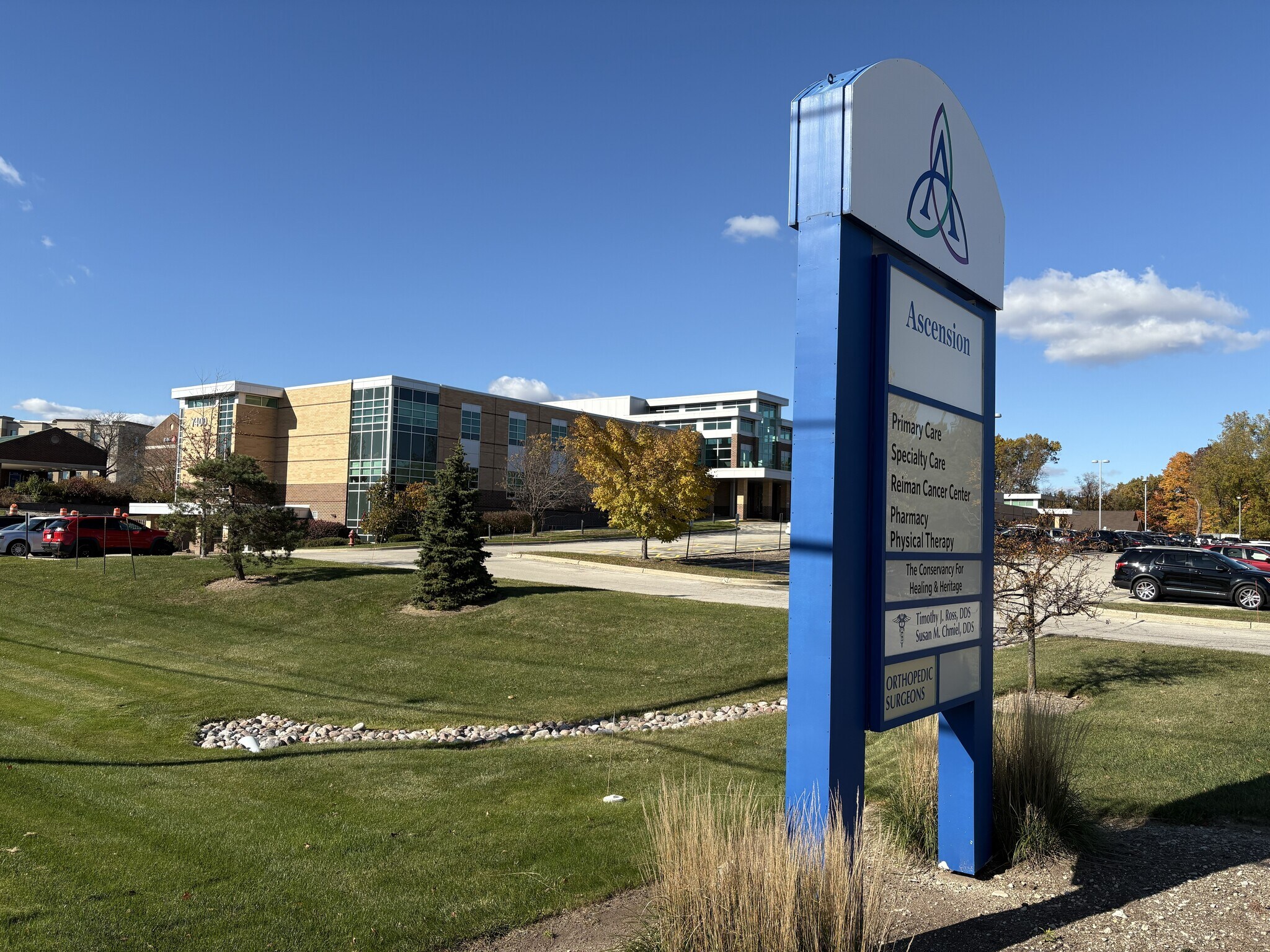 7400-7410 W Rawson Ave, Franklin, WI à louer Photo principale- Image 1 de 5