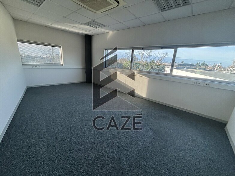 Office in Floirac for lease - Interior Photo - Image 3 of 4