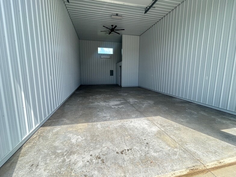 147 Westgate Dr, Newark, OH for lease - Building Photo - Image 2 of 10