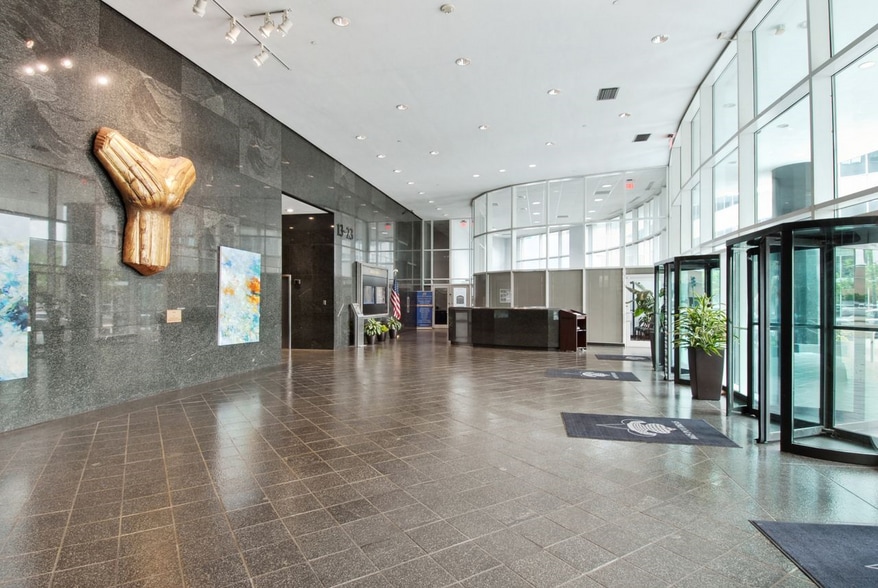 1615 Poydras St, New Orleans, LA for lease - Interior Photo - Image 3 of 9