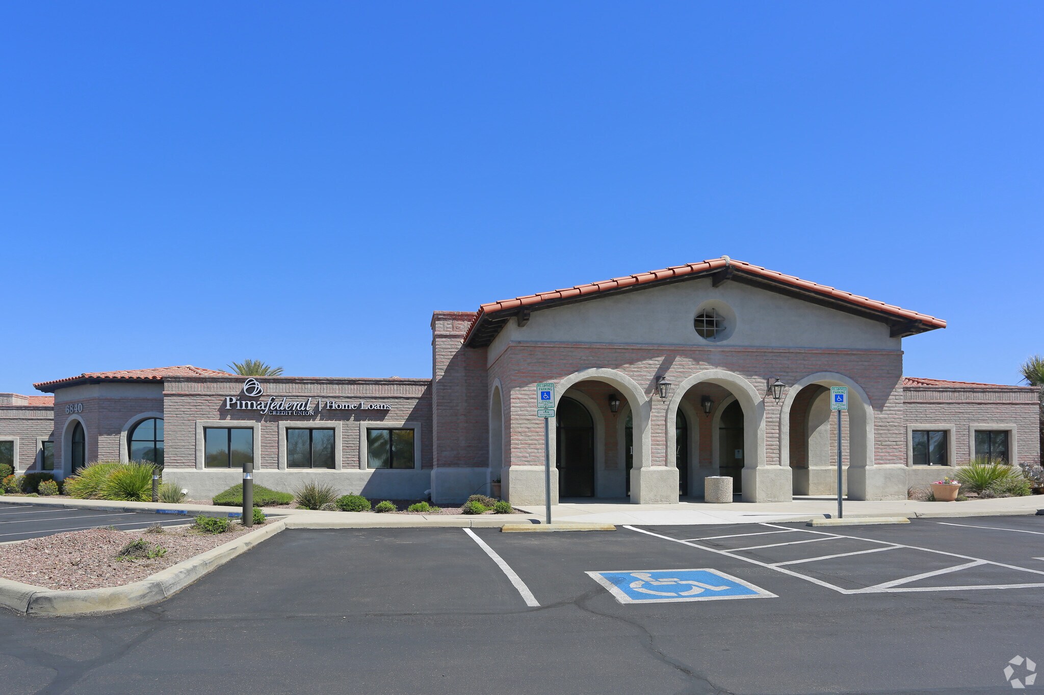 6840 N Oracle Rd, Tucson, AZ for lease Building Photo- Image 1 of 10
