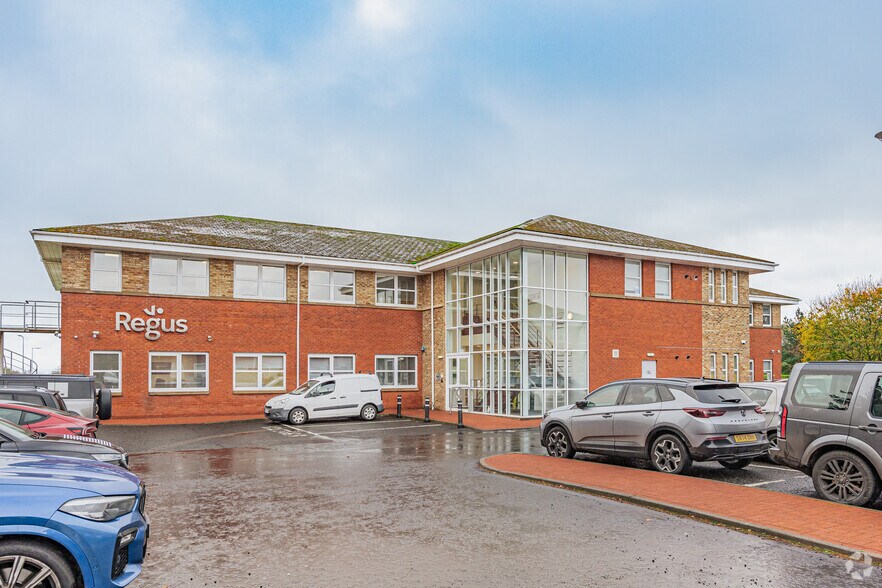 8 Deer Park Ave, Livingston à louer - Photo du bâtiment - Image 2 de 2