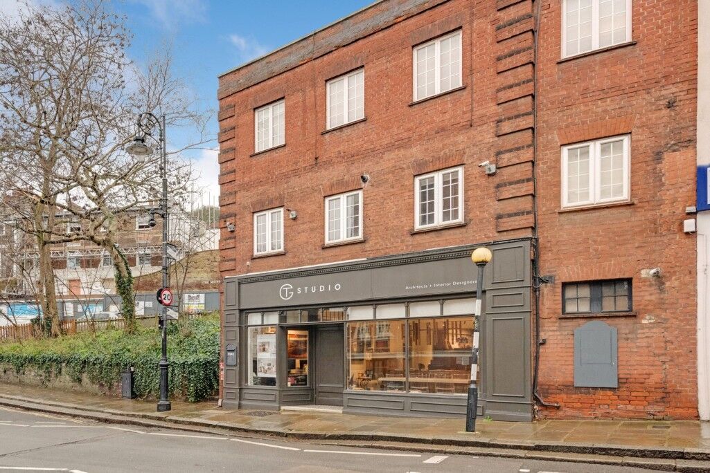 91A-91B Heath St, Londres à louer Photo du bâtiment- Image 1 de 6