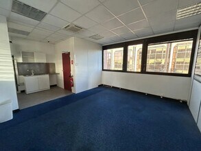 Office in Lyon for lease Interior Photo- Image 2 of 7